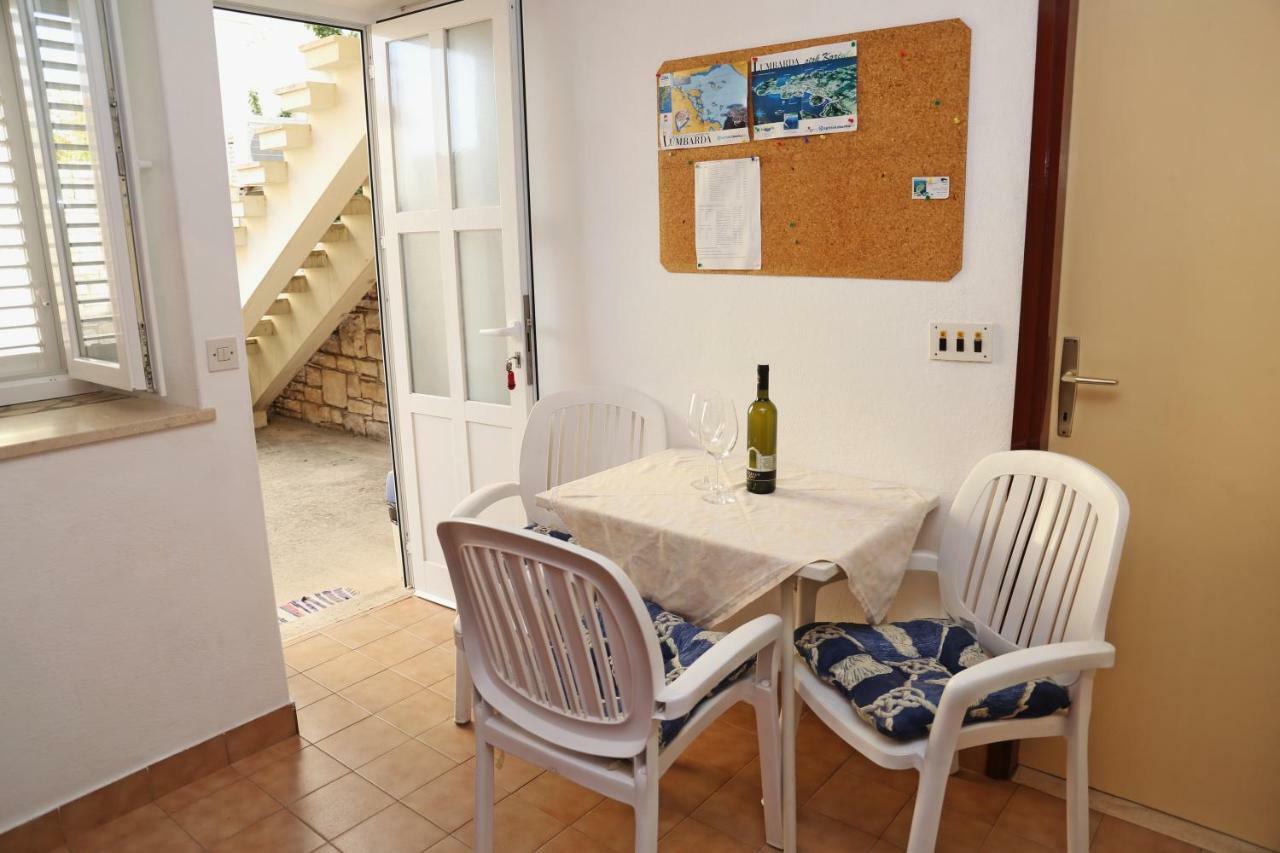 Apartments Katica Lumbarda Zewnętrze zdjęcie