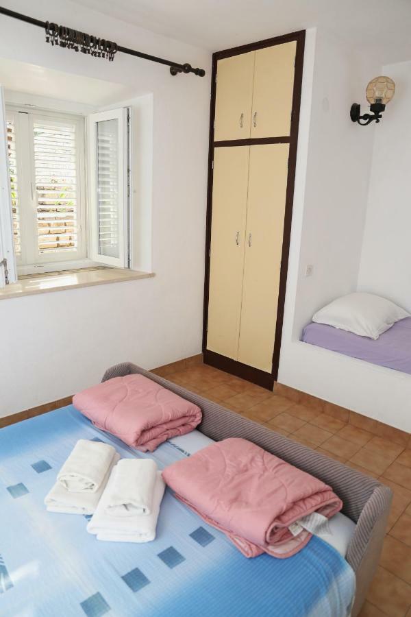 Apartments Katica Lumbarda Zewnętrze zdjęcie